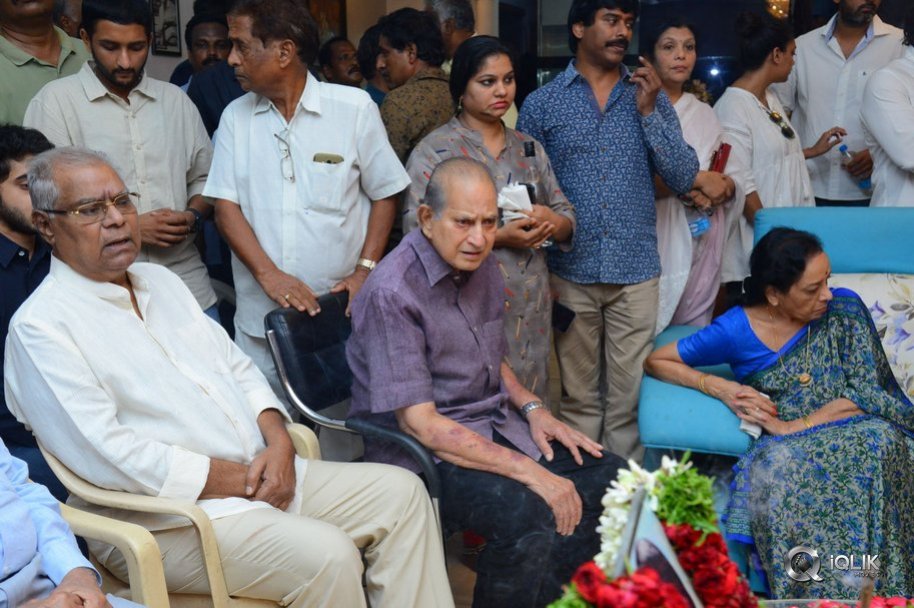 Celebrities-Pay-Homage-to-Vijaya-Nirmala-Garu